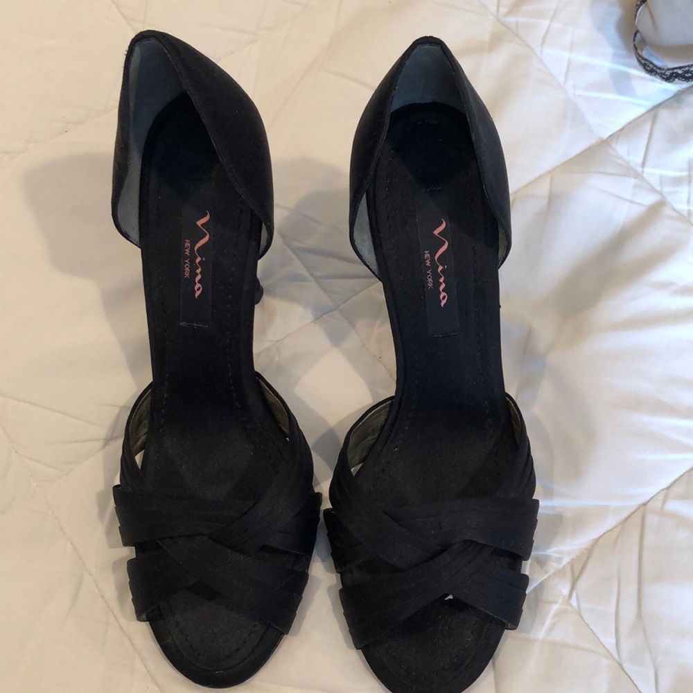 Like new Nina black satin heels!